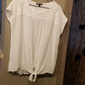 White tie front shirt, size Large